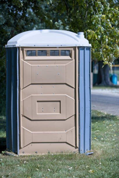 Porta potty delivery and setup in Alton, IL